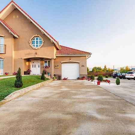 Casa Iulia Otel Haţeg Dış mekan fotoğraf