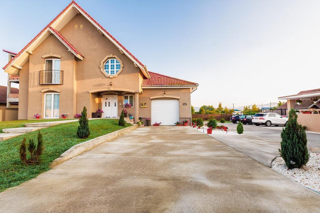 Casa Iulia Otel Haţeg Dış mekan fotoğraf